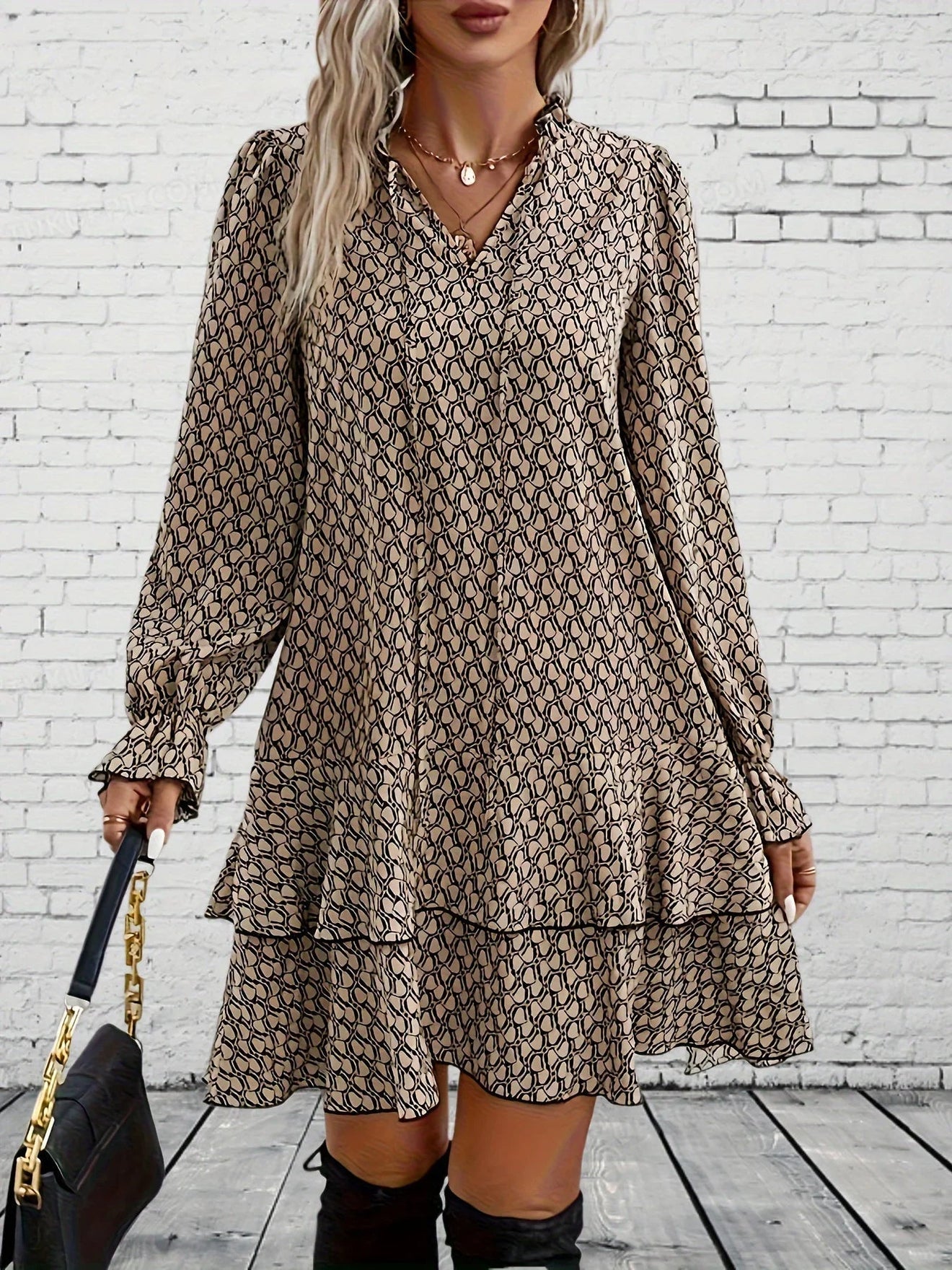 Vestido estampado con mangas largas y diseño elegante