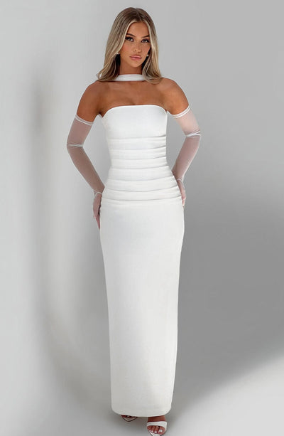 Vestido largo elegante sin tirantes con pañuelo incorporado